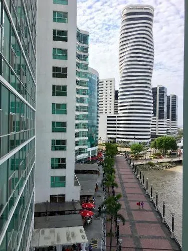 Riverfront I 1, Piso 4, Suite Vista Al Rio, Puerto Santa Ana, Guayaquil 0*,  Ekvador
