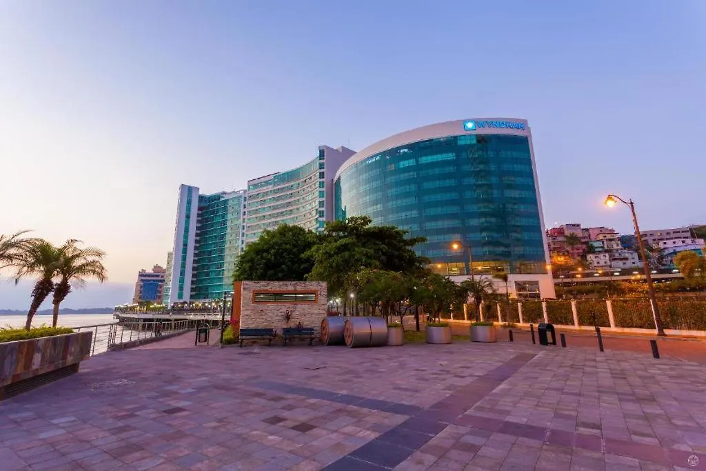 Riverfront I 1, Piso 4, Suite Vista Al Rio, Puerto Santa Ana, Guayaquil