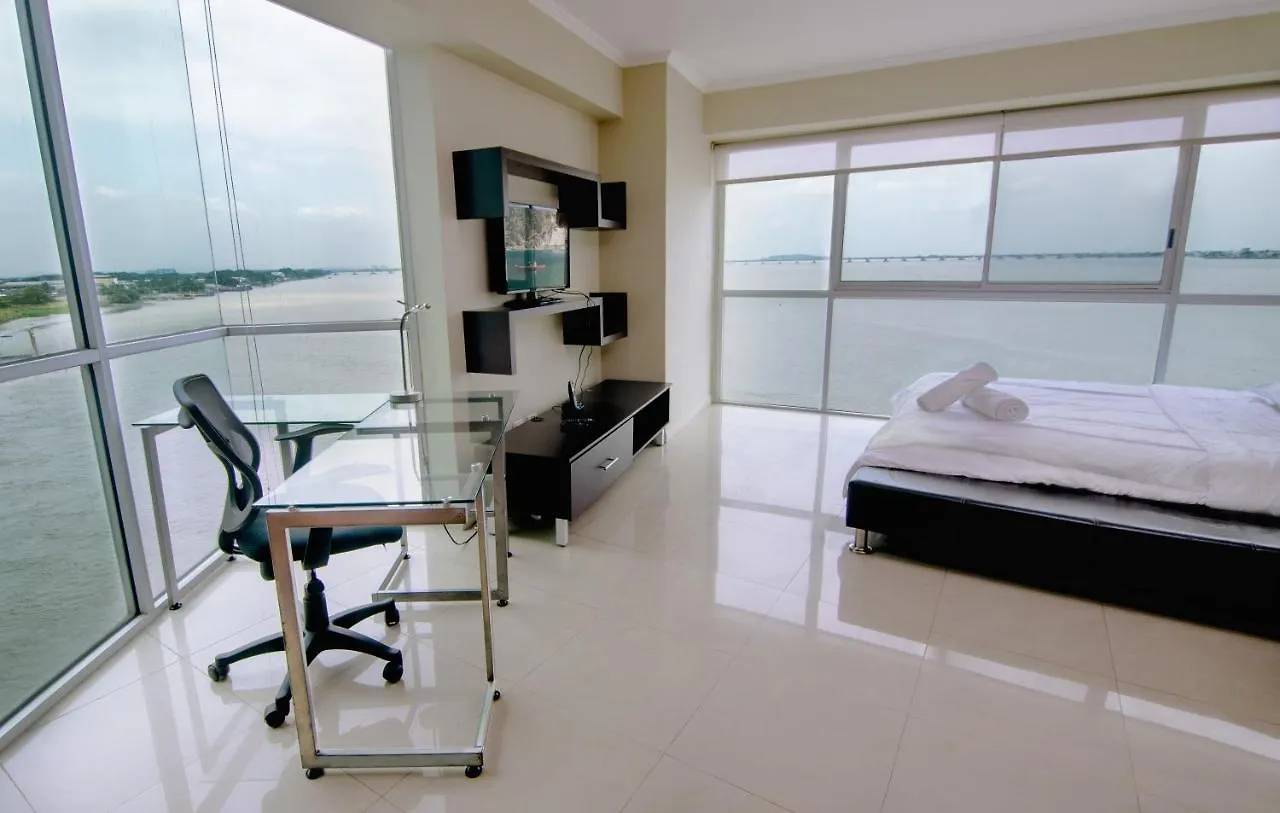 Riverfront I 1, Piso 4, Suite Vista Al Rio, Puerto Santa Ana, Guayaquil Daire