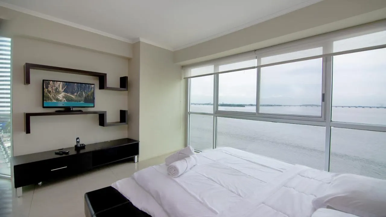 Riverfront I 1, Piso 4, Suite Vista Al Rio, Puerto Santa Ana, Guayaquil 0*,  Ekvador