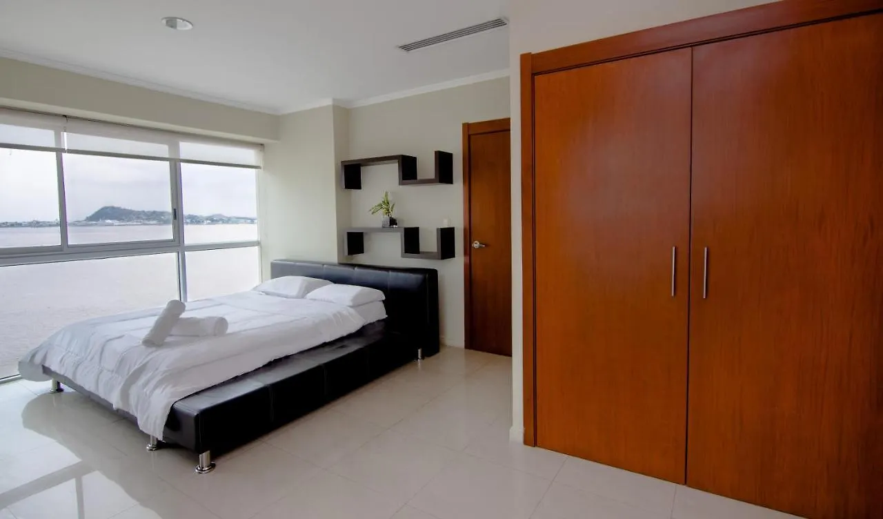 Riverfront I 1, Piso 4, Suite Vista Al Rio, Puerto Santa Ana, Guayaquil Ekvador