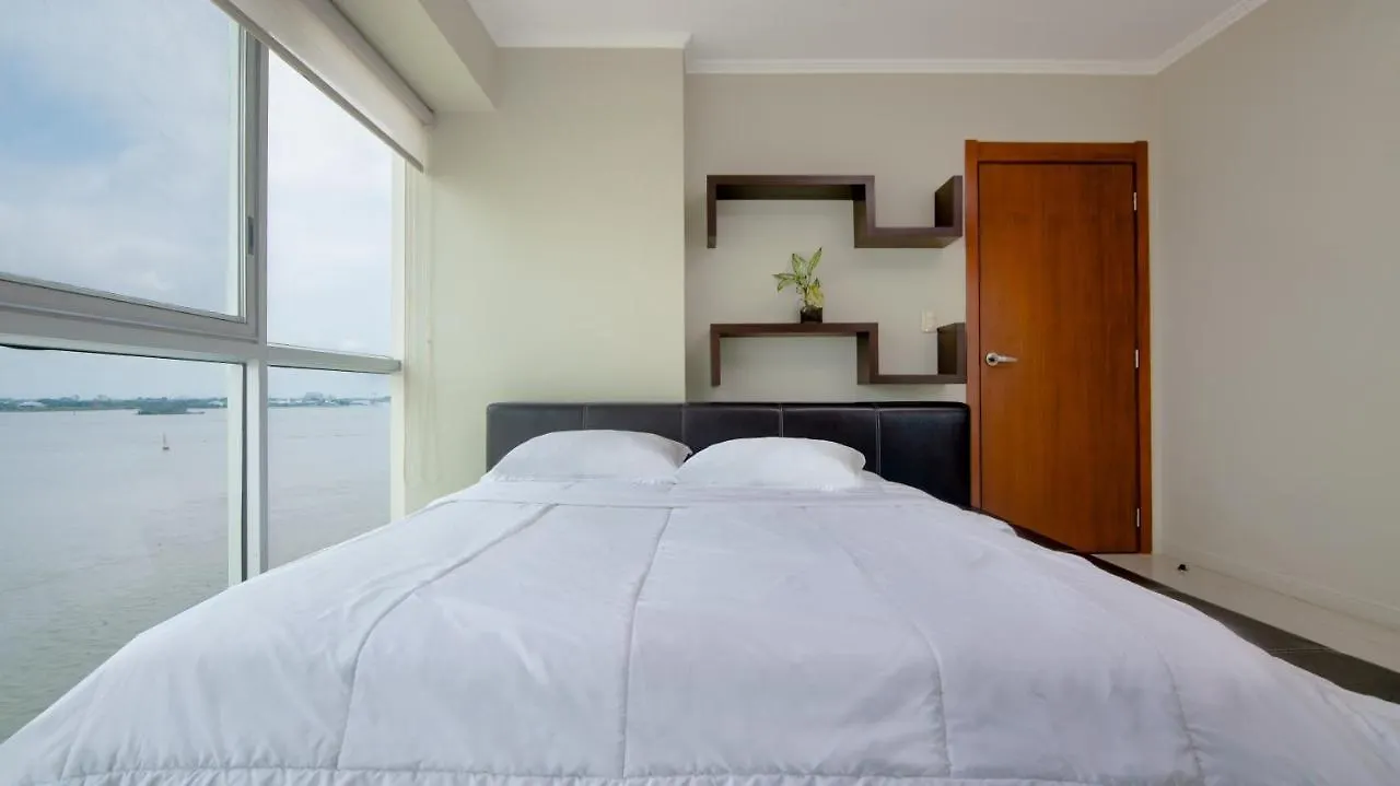 Riverfront I 1, Piso 4, Suite Vista Al Rio, Puerto Santa Ana, Guayaquil Daire